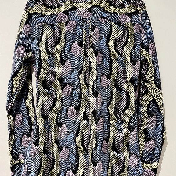 ÉQUIPEMENT silk shirt snake pattern size small. - Picture 4 of 6